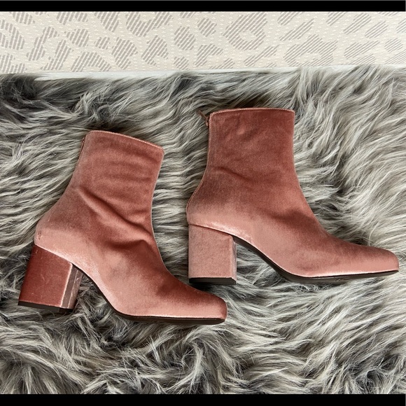 FREE PEOPLE Cecile Velvet Soft Girly Pink Ankle Boot Bootie Size 37 (US 7) - Picture 9 of 11